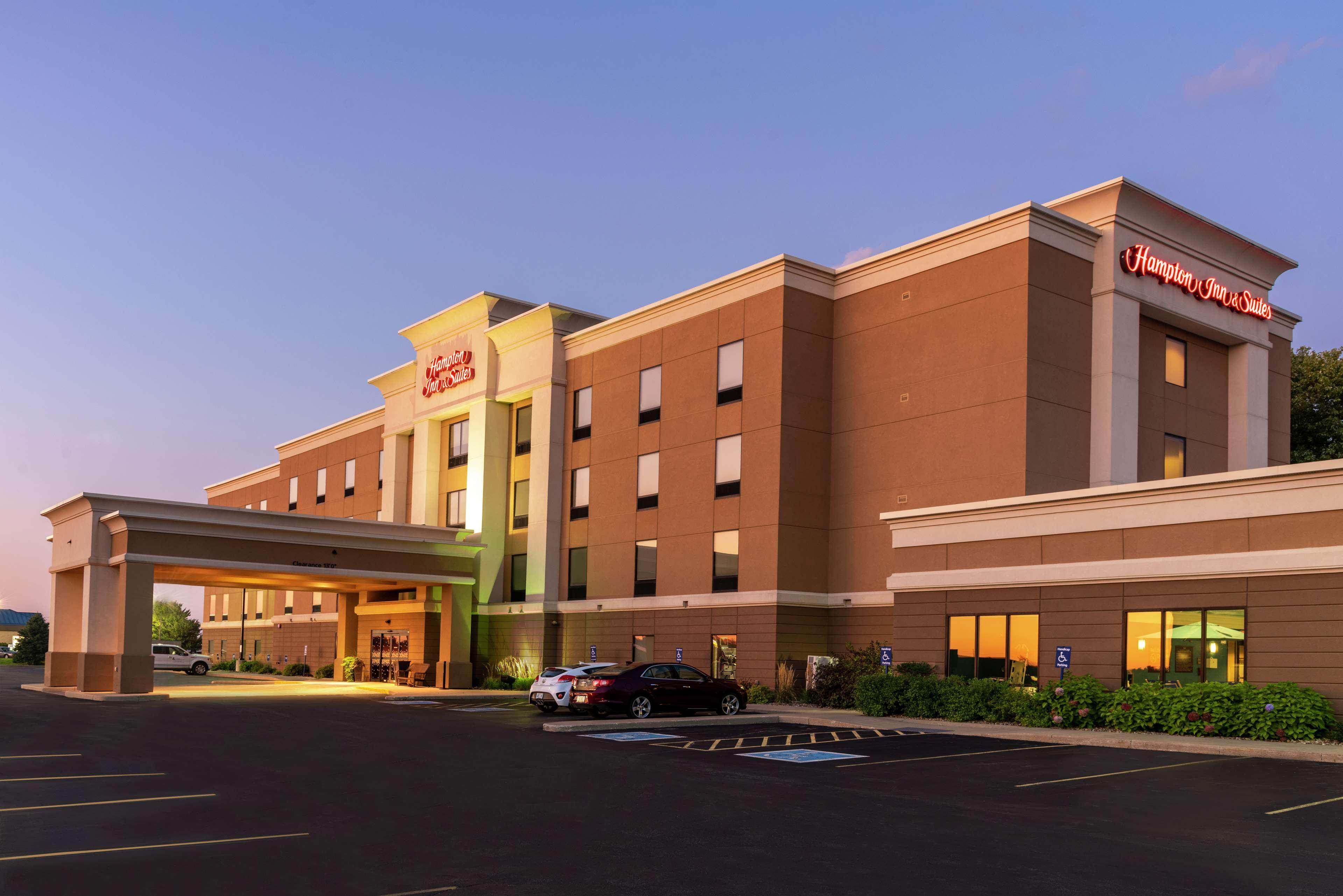 Hampton Inn & Suites Marshalltown Exterior photo